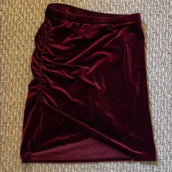 Lulu’s Crushed Velvet Mini Skirt - Picture 1 of 6